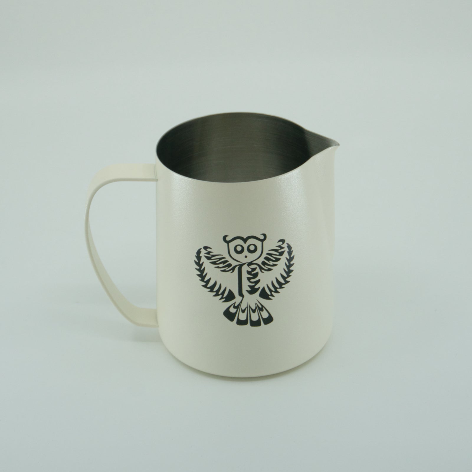 Dario Pieber Latte Art Milch Pitcher - Coffee Coaching Club