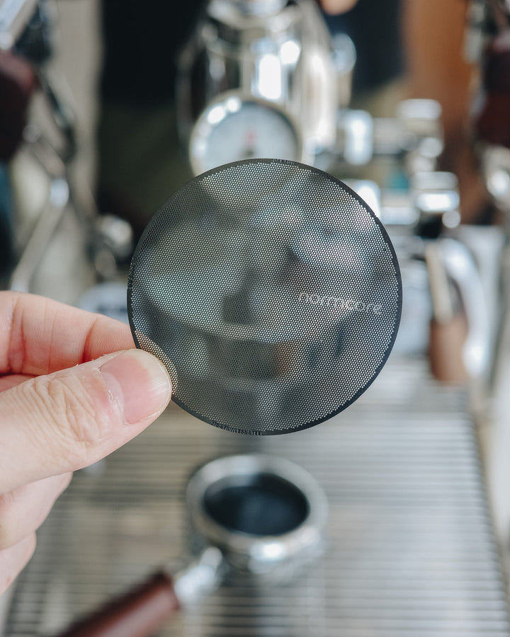 Normcore Ultra-Slim Puck Screen 53.3 mm in the portafilter – Coffee Coaching Club 6