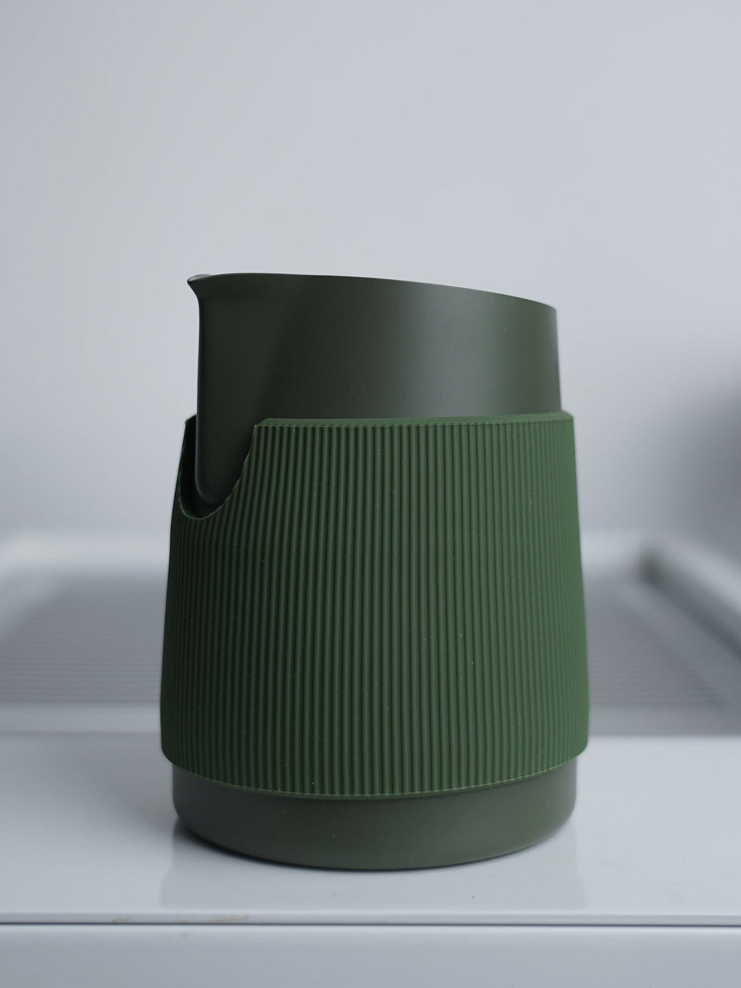 Normcore Milchpitcher grifflos Edelstahl mit Beschichtung – Coffee Coaching Club 9