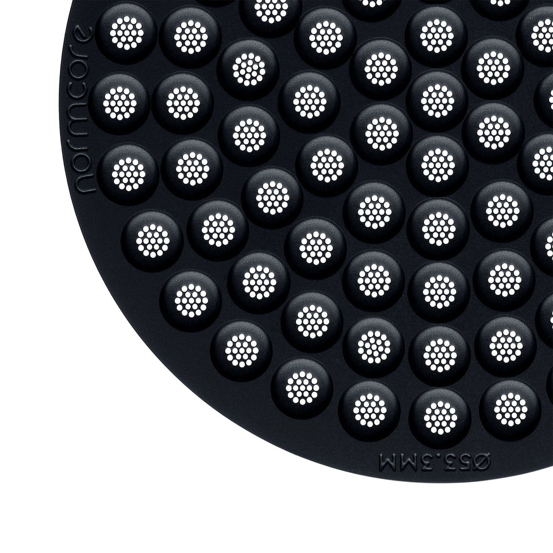 Normcore Puck Screen 53.3 mm 0.8 mm detail view – Coffee Coaching Club 3