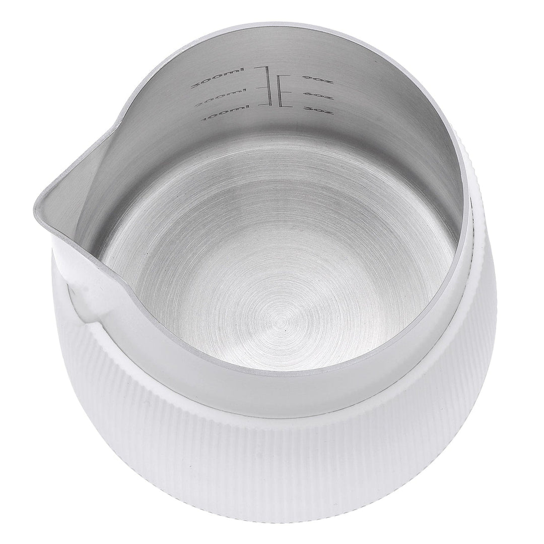 Normcore Jarra de Leche 450 ml Redonda Blanca, Vista Lateral handleless – Coffee Coaching Club 5