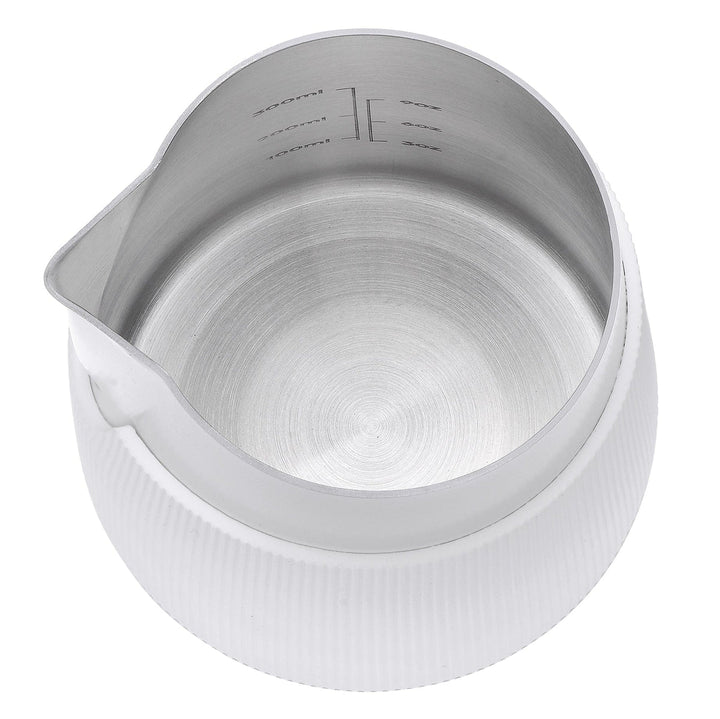 Normcore Jarra de Leche 450 ml Redonda Blanca, Vista Lateral handleless – Coffee Coaching Club 5