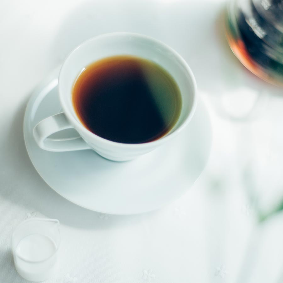 Taza de cerámica y platillo Hario con diseño V60 150ml - Blanco - Coffee Coaching Club