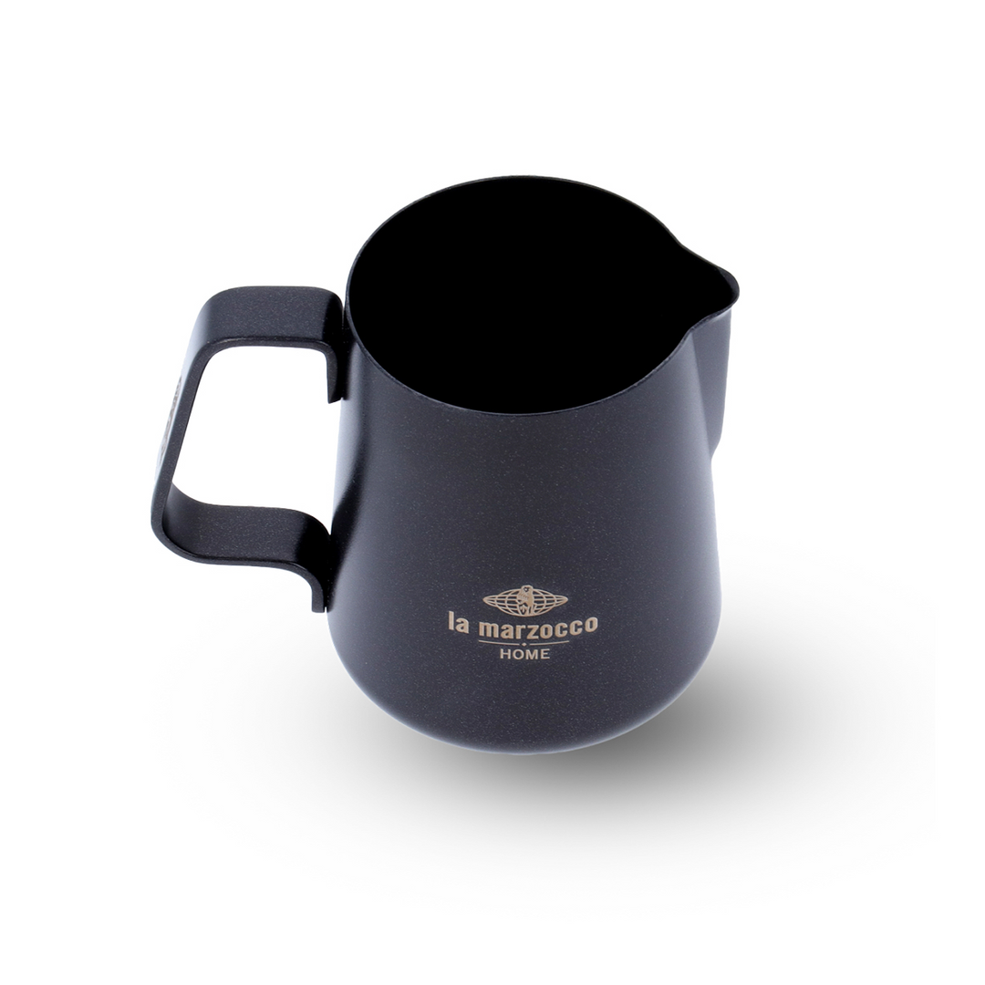 Pichet à lait La Marzocco 35 cl noir détail – Coffee Coaching Club 2