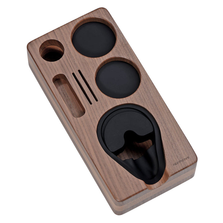Normcore Holz-Tampingstation seitliche Ansicht – Coffee Coaching Club 4