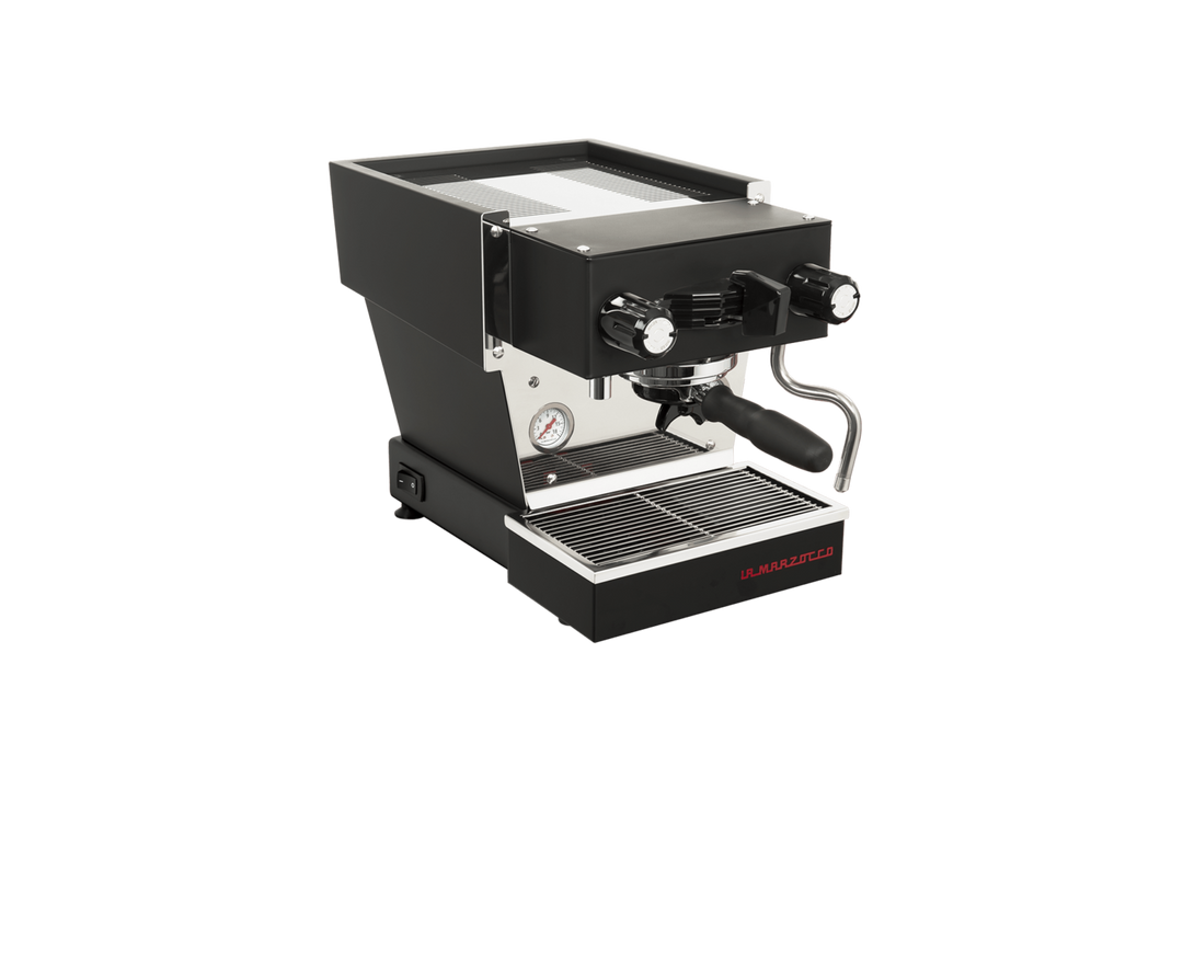 La Marzocco Linea Micra em Preto – Vista frontal em ângulo – Coffee Coaching Club