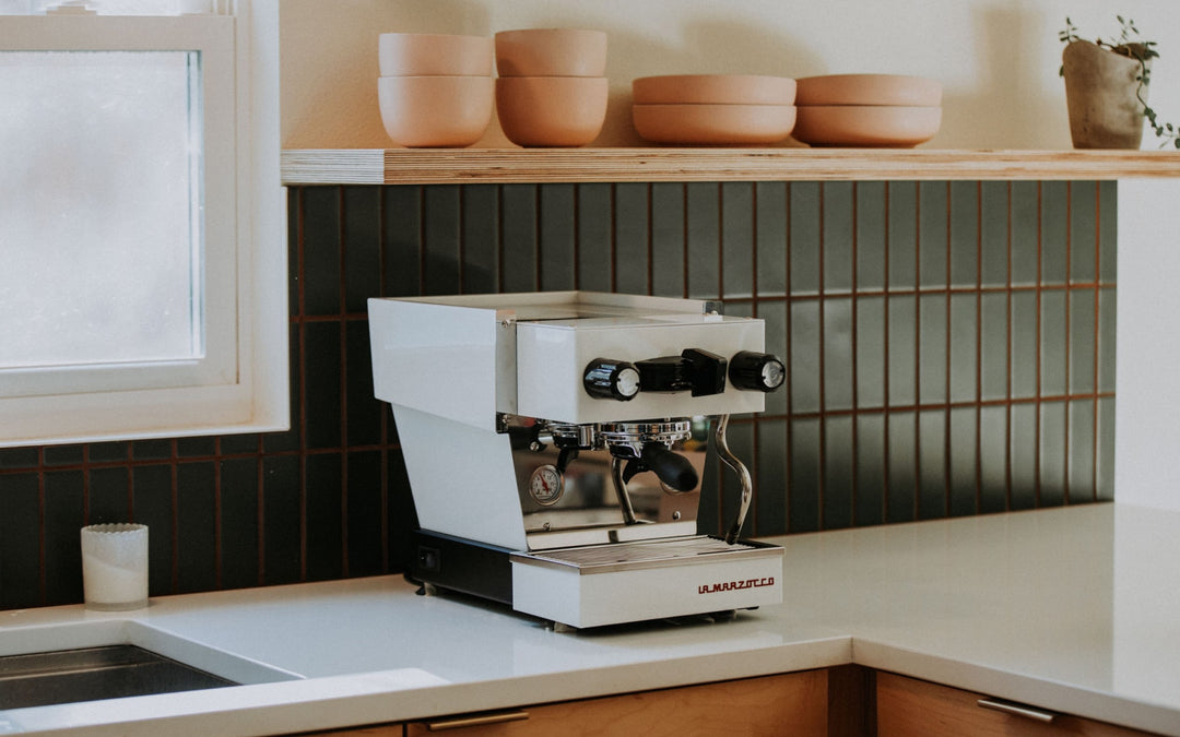 La Marzocco Linea Micra in Weiss – Lifestyle in moderner Küche – Coffee Coaching Club