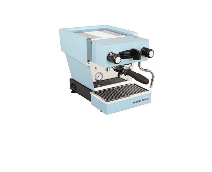 La Marzocco Linea Micra em Azul claro – Vista frontal em ângulo – Coffee Coaching Club