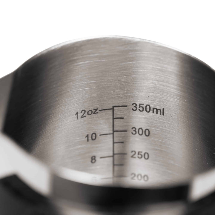 Flair Milchkanne laser-geätzte Volumen-Markierungen – Coffee Coaching Club 3