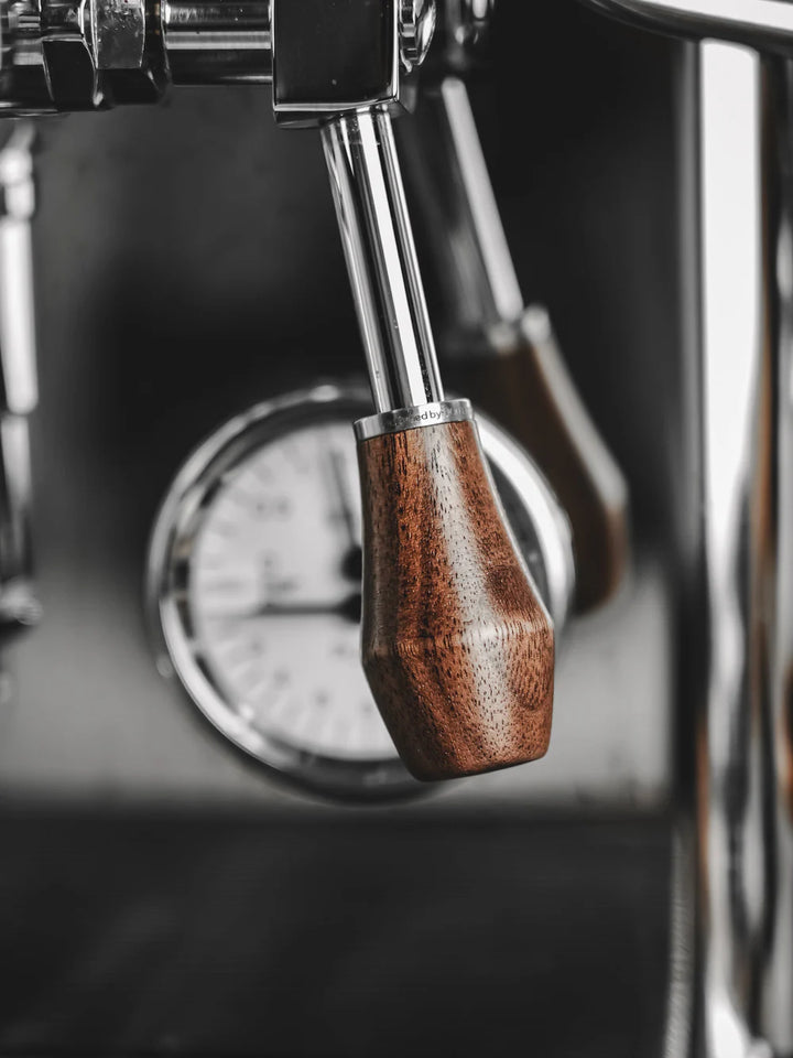 Normcore E61 Lever Knob Walnuss Detailansicht – Coffee Coaching Club 6