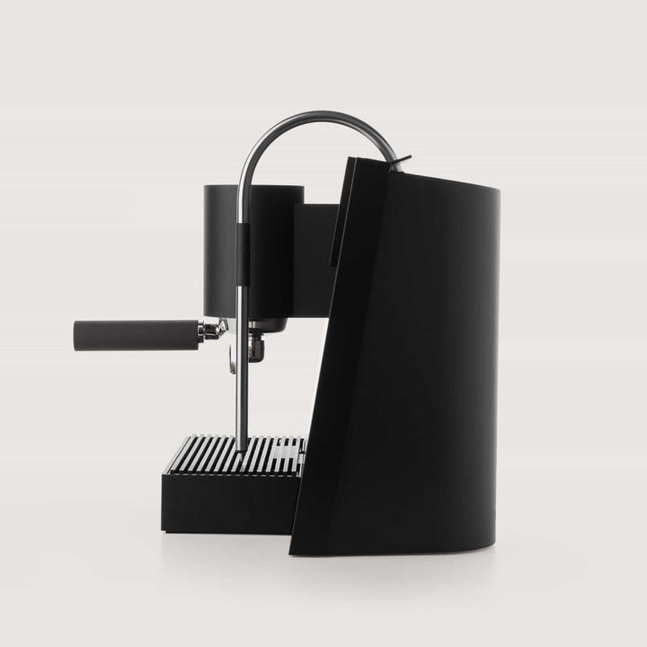Ligre Youn machine à espresso design en noir mat avec accent en hêtre – Coffee Coaching Club