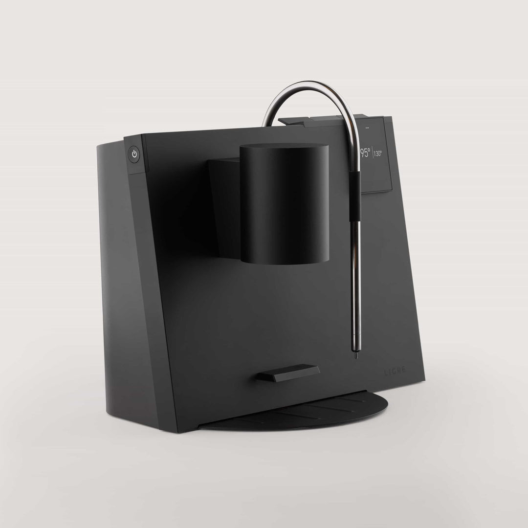 Ligre Youn machine à espresso design en noir mat avec accent en hêtre – Coffee Coaching Club