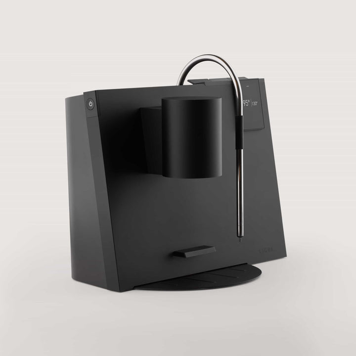 Ligre Youn machine à espresso design en noir mat avec accent en hêtre – Coffee Coaching Club