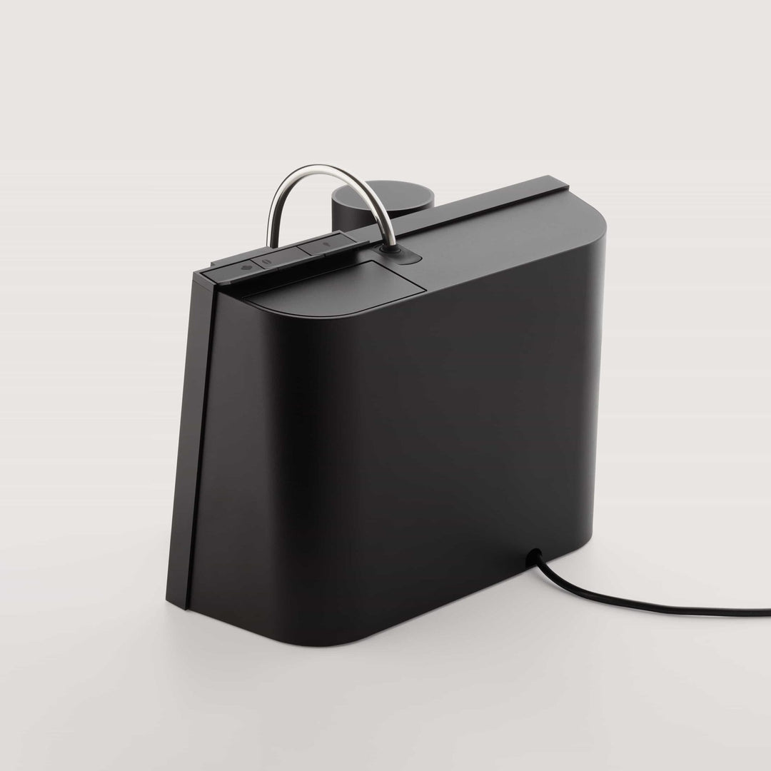 Ligre Youn machine à espresso design en noir mat avec accent en hêtre – Coffee Coaching Club