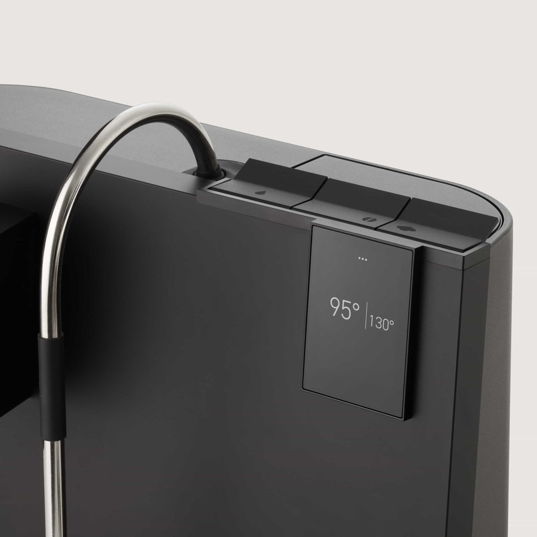 Ligre Youn machine à espresso design en noir mat avec accent en hêtre – Coffee Coaching Club