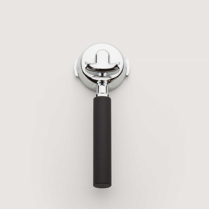 Ligre Youn machine à espresso design en noir mat avec accent en hêtre – Coffee Coaching Club