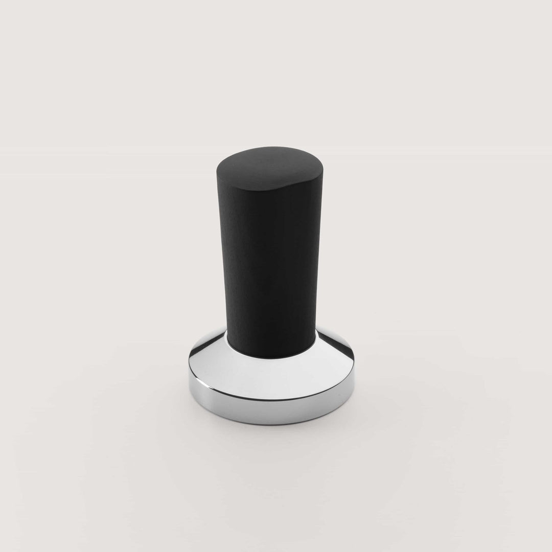 Ligre Youn machine à espresso design en noir mat avec accent en hêtre – Coffee Coaching Club
