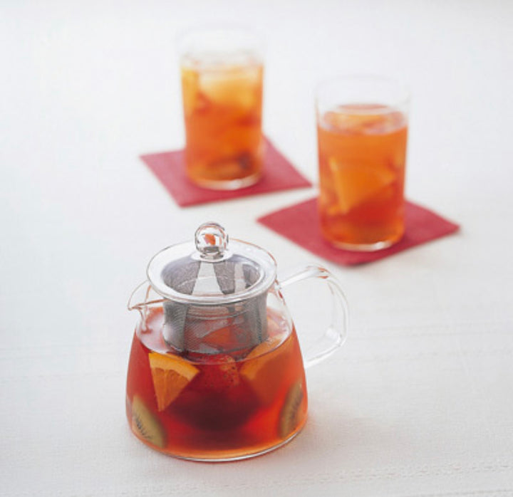 HARIO Leaf Tea Pot "Pure" 360 ml com infusão de fruta (laranja, kiwi) - Coffee Coaching Club